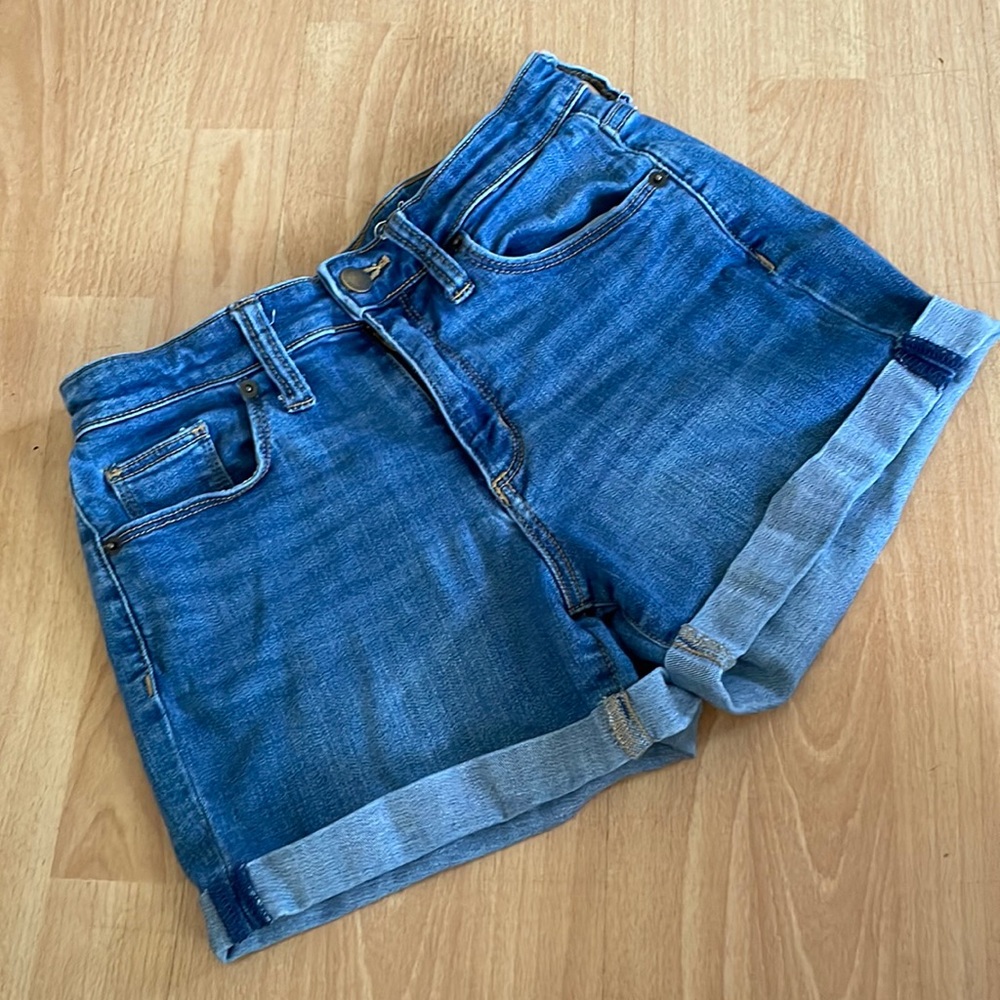 Size 2/26 Universal Thread Jean shorts